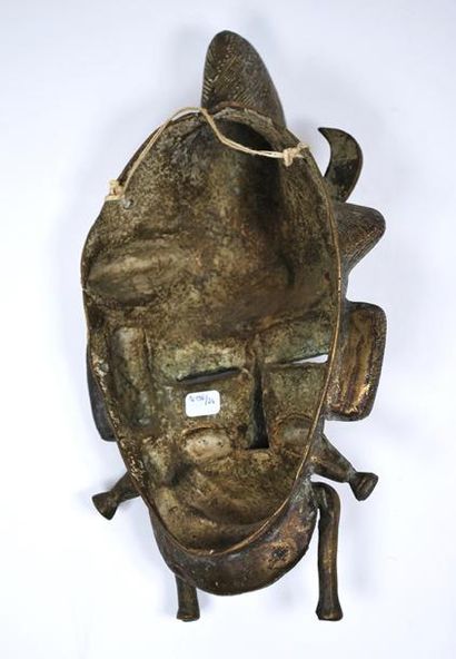 null Masque africain en métal doré

Dim. : H. : 33 cm - Larg. : 18 cm

(Accident...