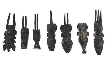 null Ensemble de sept têtes miniatures en bois

H. min :17 cm - H. max : 26 cm