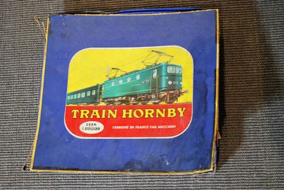 null Train électrique et rails de marque Hornby, dans sa boîte d'origine. 

Fabrication...