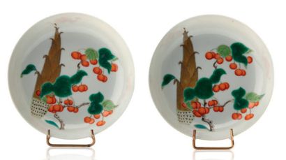 CHINE 
Paire de coupelles circulaires en porcelaine décorées en émaux polychromes,...