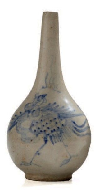 null Vase soliflore à long col en céramique à décor d'un volatile bleu. Travail asiatique.
Haut.:...