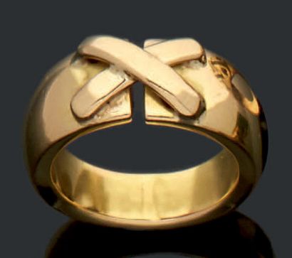 null Bague «Lien» en or jaune 18K (750) formée d'un demi-jonc ouvert à deux liens...