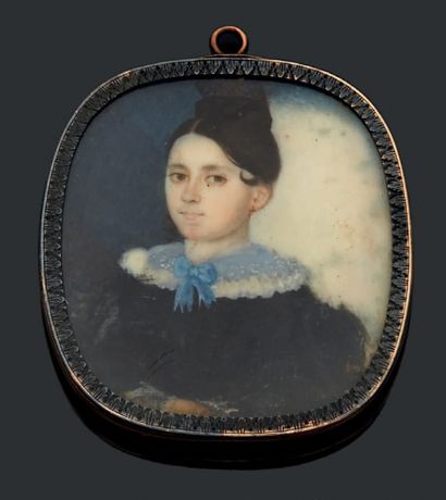 null Miniature sur ivoire figurant une jeune femme au noeud bleu.
Epoque début XIXe...