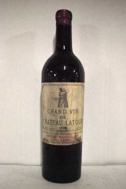 null Une bouteille de Bordeaux rouge, Château Latour, Premier cru classé 1934, Pauillac...