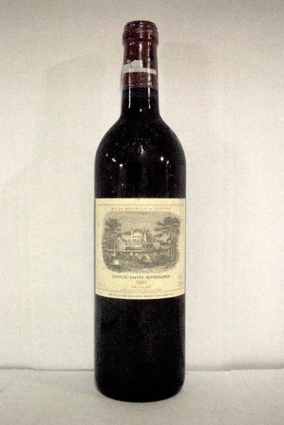null Une bouteille de Château Lafite Rothshild 2001, 1er GCC Pauillac