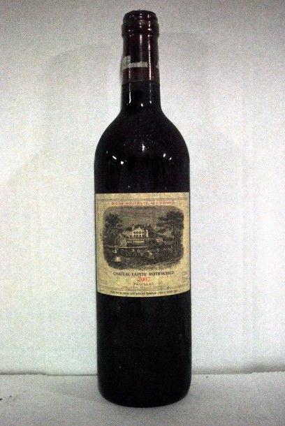 null Une bouteille de Château Lafite Rothshild 2002, 1er GCC Pauillac