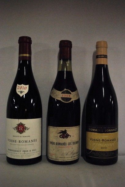 null Ensemble composé de trois bouteilles de Bourgogne rouge:
- Une bouteille du...