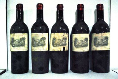 null Cinq bouteilles de Château Lafite Rothschild 1922, 1er GCC Pauillac (Capsules...