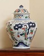 null Paire de vases en porcelaine Imari. Chine fin du XIXe siècle.
(un couvercle...