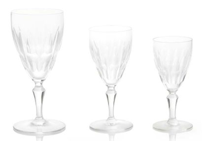 BACCARAT Bel ensemble de verres en cristal comprenant:
- Sept grands verres. H.:...