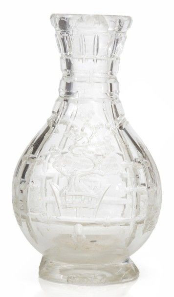 Thomas WEBB & SONS 
Vase en cristal finement taillé à décor japonisant. Important...