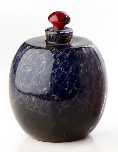 null Petit flacon en verre de forme ovale.
Venise XXe siècle.
H.: 11,5 cm.
(bouchon...