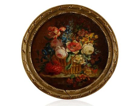 École Française du XIXe siècle 
Bouquets de fleurs.
Paire d'huiles sur panneau rondes....