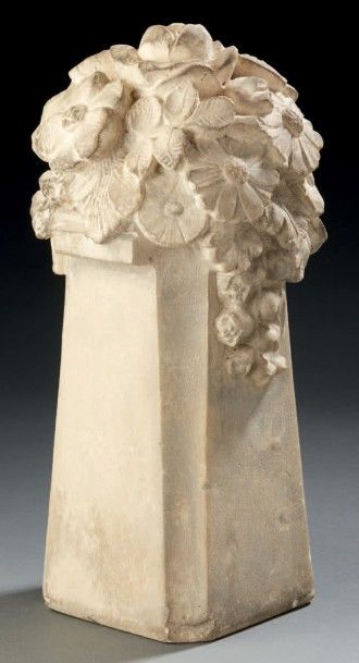 Gaston Piquot (1878-1962) 
Sculpture en pierre représentant un bouquet de fleurs...
