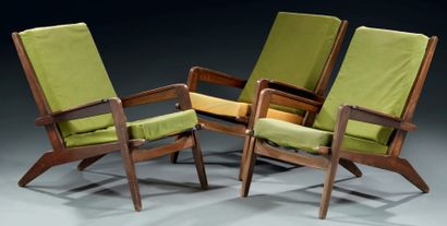 Pierre GUARICHE (1926-1995) 
Suite de trois fauteuils FS105 en frêne, piètement arrière...