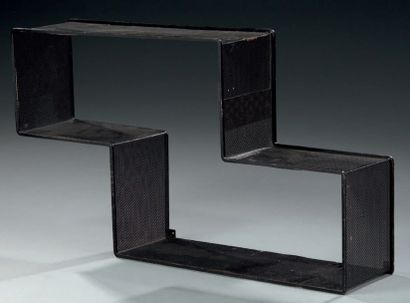 Mathieu MATÉGOT (1910-2001) 
Etagère modèle Dédal en tôle d'acier perforée laquée...