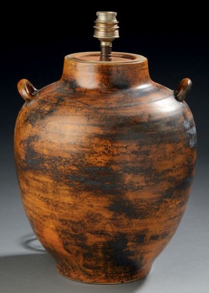JACQUES BLIN (1920-1995) 
Pied de lampe de forme ovoïde en céramique émaillée ocre...