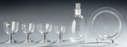 RENE LALIQUE (1860-1945) 
Modèle "UNAWHIR" créé en 1926. Ensemble de verres et assiettes...