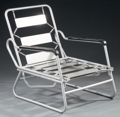 Francois Caruelle (XXe) 
Paire de fauteuils inclinables et transformables en chaise...