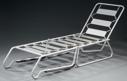 Francois Caruelle (XXe) 
Paire de fauteuils inclinables et transformables en chaise...