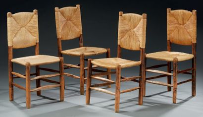 Pierre Jeanneret (1896-1967) 
Suite de quatre chaises en frêne massif tourné et taillé...