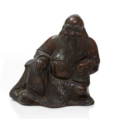 null JAPON.

Figurine en bronze à patine brune et rouge représentant le Boudha assis...