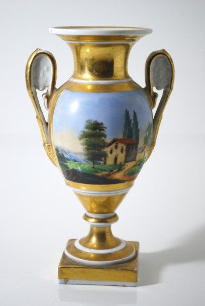 null Vase en forme d'amphore en porcelaine de Paris à décor champêtre.

Epoque XIXe...