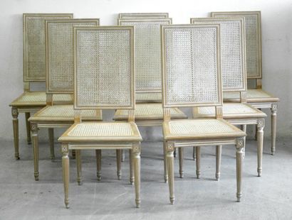 null Ensemble de huit chaises cannées de style Louis XVI.

(Accident sur une cha...