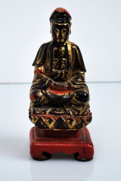 null Bouddha en bois laqué.


H. 24 cm