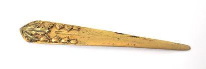 ADNIN Ouvre-papier en bronze doré à décor de muguet


Signé E.L. ADNIN. 


Long....