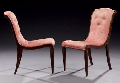 SUE & MARE (dans le goût de) 
Paire de chaises 1920 à haut dossier, tissu d'origine.
H.:...