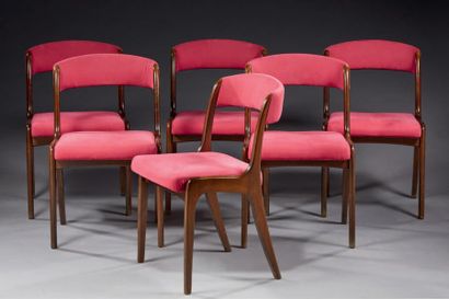 TRAVAIL 1960 
Ensemble de six chaises à structure en bois, garniture en tissu fr...