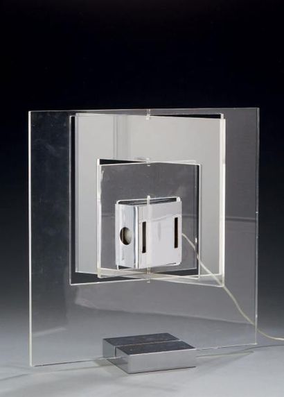 Yonel LEBOVICI (1937-1998) 
Rare lampe modèle "Satellite", carrée. Métal chromé,...