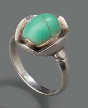 FJERDINGSTAD 
Bague en argent ornée d'un cabochon de turquoise.
Signée et poinçon...