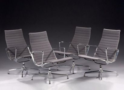 Charles (1907-1978) & Ray EAMES (1912-1988) & VITRA pour Herman MILLER 
Quatre fauteuils...