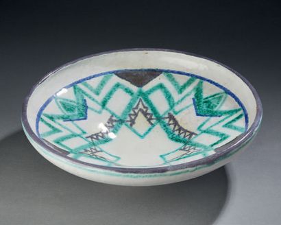 *Paul BONIFAS (1883-1967) 
Plat en céramique à décor géométrique, signé Boas et tamponné.
H.:...