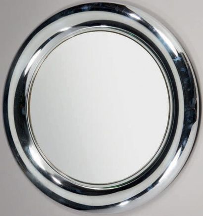 *Travail 1970 
Miroir circulaire en métal chromé.
Diam.: 68 cm
