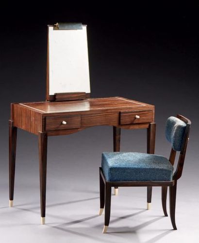 TRAVAIL 1925 
Coiffeuse Art Deco et sa chaise en bois exotique à incrustations.
H.:...