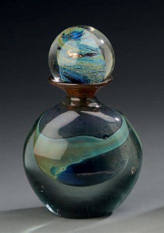 Jean-Claude NOVARO (1943-2015) 
Vase en verre à inclusion.
H.: 19 cm
