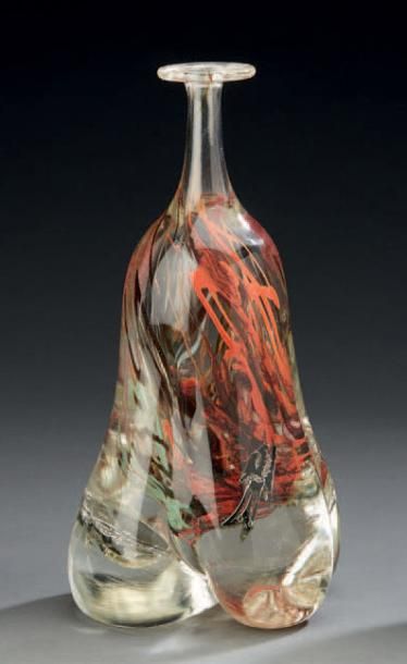 Jean-Claude NOVARO (1943-2015) 
Vase en verre à inclusion.
H.: 27 cm (cassé)