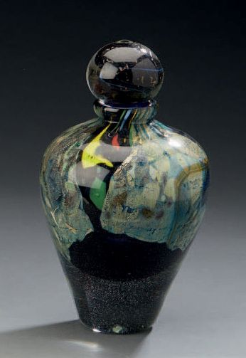 Jean-Claude NOVARO (1943-2015) 
Vase en verre à inclusion.
H.: 21 cm
