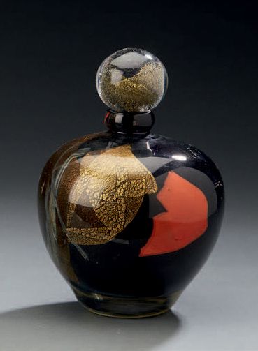 Jean-Claude NOVARO (1943-2015) 
Vase en verre à inclusion.
H.: 19 cm