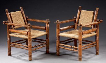 Charles DUDOUYT (dans le goût de) 
Paire de fauteuils en bois.
Circa 1940.
H.: 86...