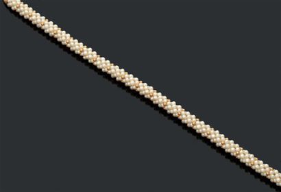 null Collier torsade de perles de culture et d'alliage d'or 14K (585), le fermoir...