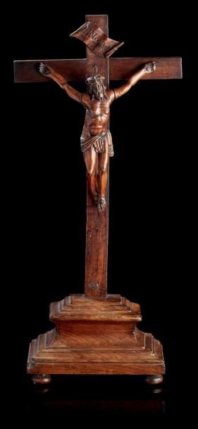 null Crucifix en buis sculpté. Travail du XVIIIe siècle.
H.: 52,5 cm