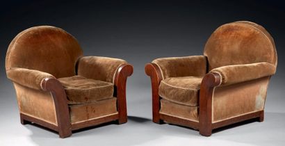 null Paire de fauteuils "Club" garniture de velours.
Vers 1920.
(usures)
