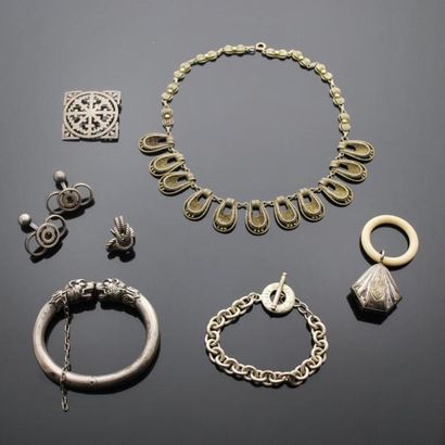 TIFFANY&Co Ensemble de bijoux en argent comprenant un collier, un bracelet TIFFANY&CO,...