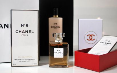 CHANEL CHANEL Ensemble de parfums CHANEL N°5 comprenant : 

- un coffret avec l'eau...