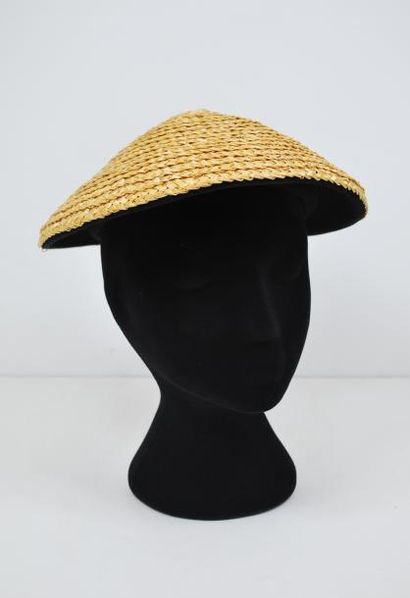 GILBERT D'ORCEL PARIS Gilbert d’ORCEL Paris.

Bibi "chapeau chinois". 

Made in France....