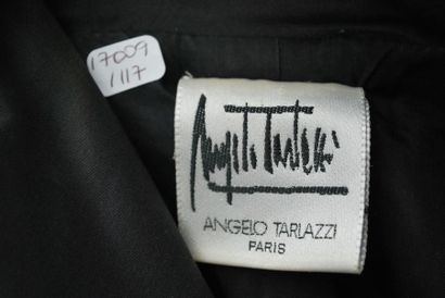 ANGELO TARLAZZI Paris Angelo TARLAZZI Paris. 

Robe manteau en soie et divers noire...